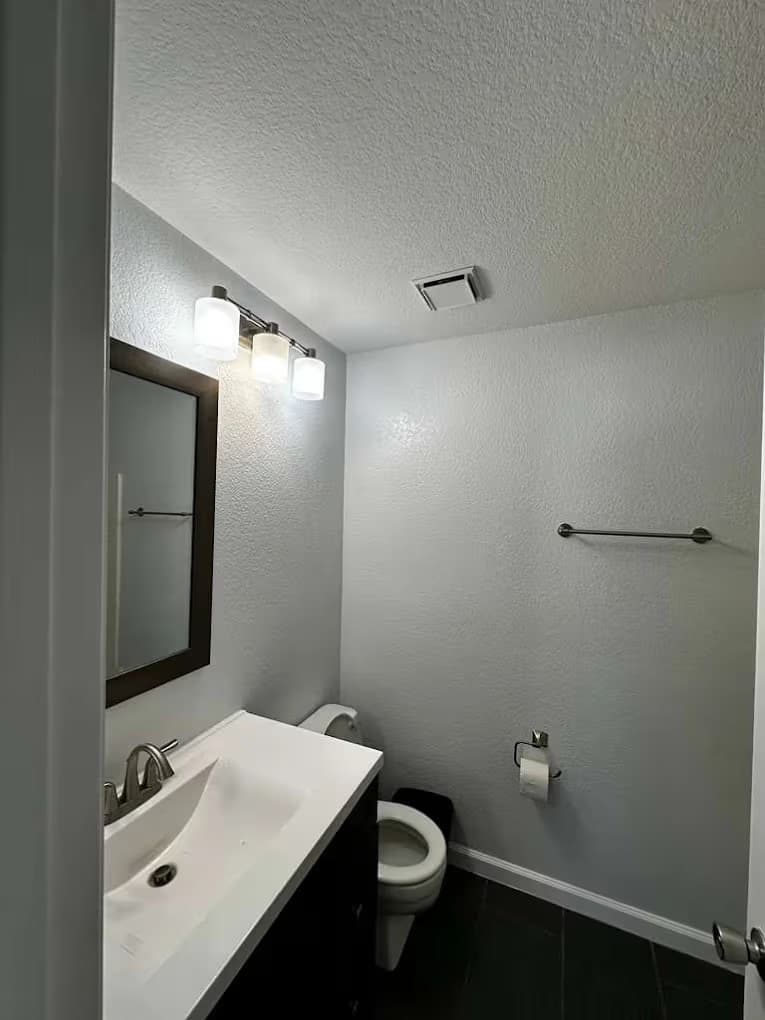 Bathroom Texture & Paint